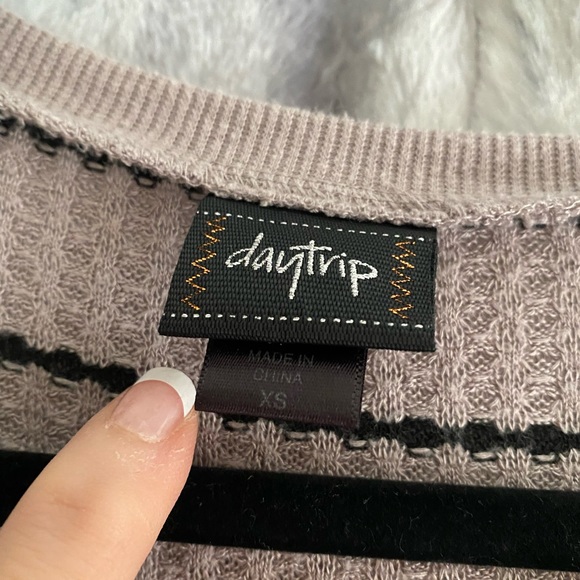 Daytrip XS tunic style top EUC - Picture 2 of 4